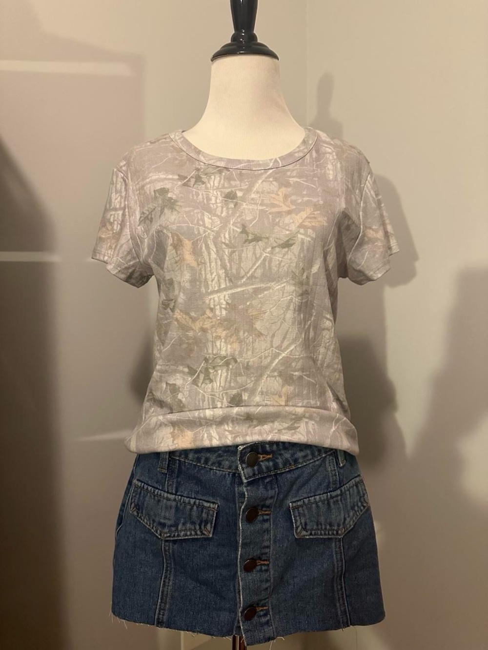Women's Grey Camouflage-Print Short Sleeve Tee